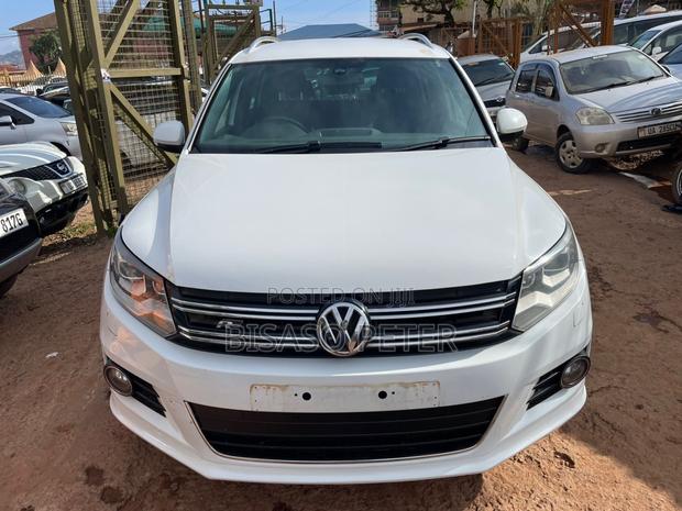 Volkswagen Tiguan R-Line 4Motion 4dr SUV AWD (2.0L 4cyl Turbo 6A) 2015