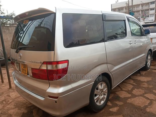 Toyota Alphard 2005