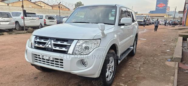 Mitsubishi Pajero 2016 White