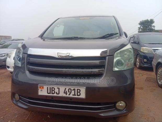 Toyota Noah 2.0 143hp AWD (8 Seater) 2009 Gray