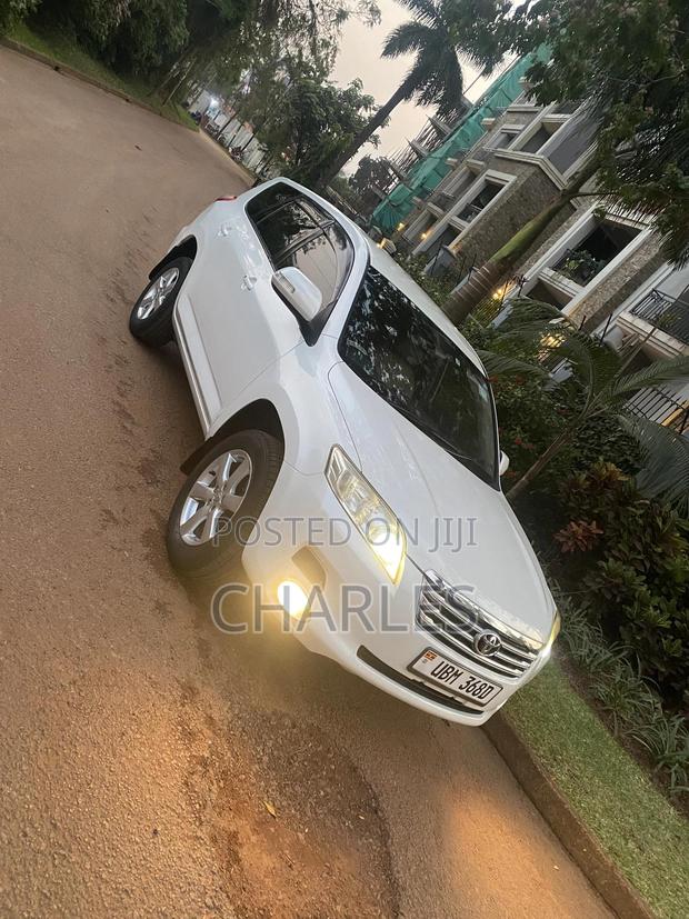 Toyota Vanguard 2009 White