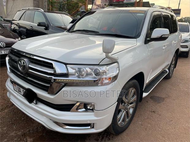 Toyota Land Cruiser 2015 White