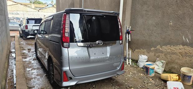 Toyota Noah 2017 Gray