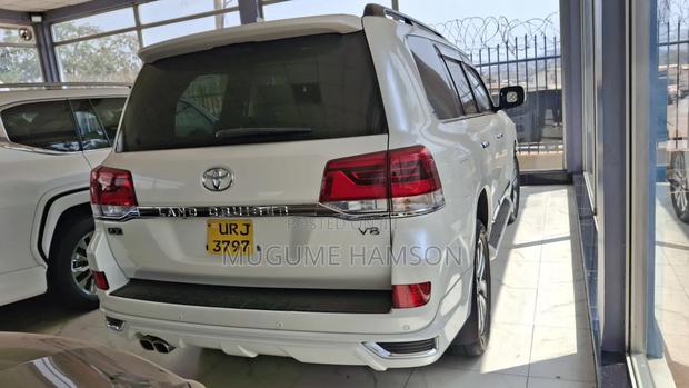 Toyota Land Cruiser 4.6 V8 ZX 2017 White