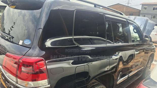 Toyota Land Cruiser 4.6 V8 ZX 2019 Black