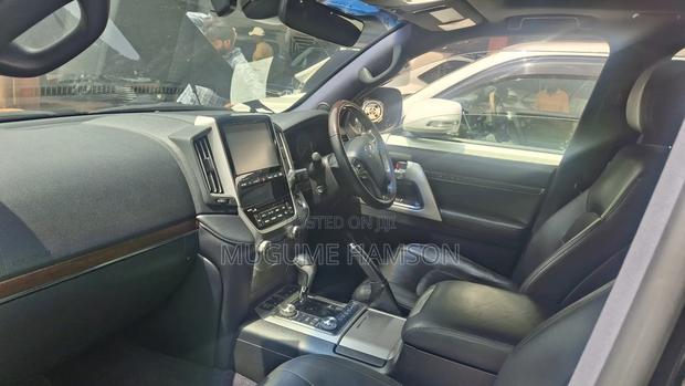 Toyota Land Cruiser 4.6 V8 ZX 2019 Black