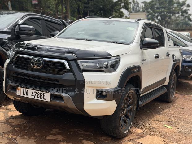 Toyota Hilux 2020 White
