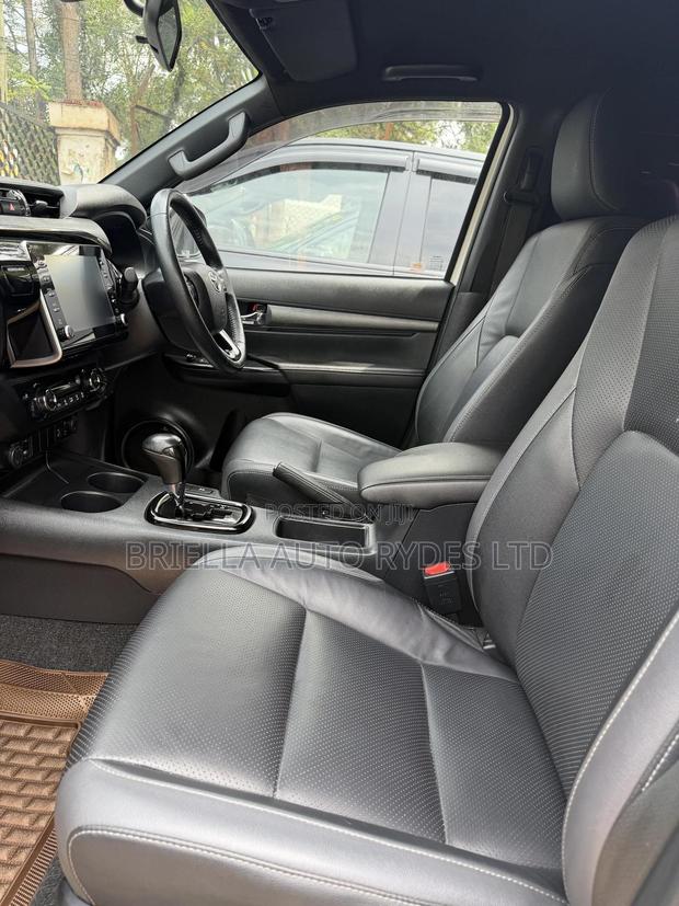 Toyota Hilux 2020 White