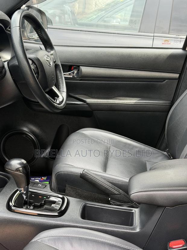 Toyota Hilux 2020 White