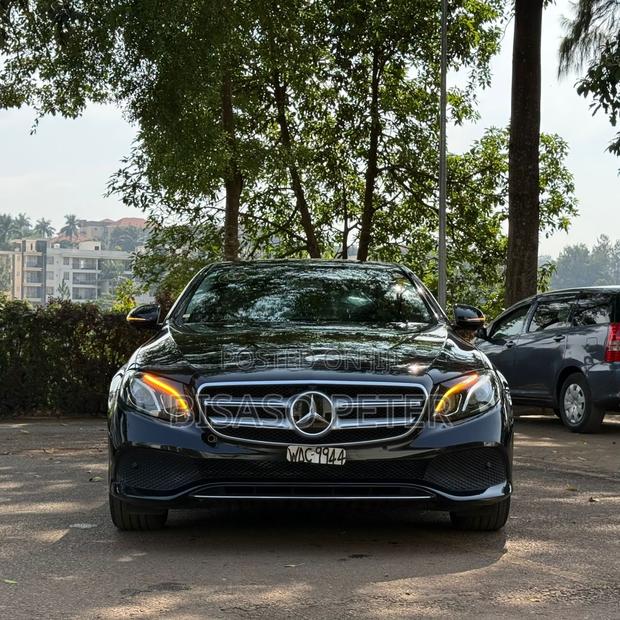 Mercedes-Benz E200 2016 Black
