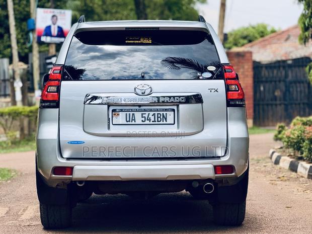 Toyota Land Cruiser Prado 2.7 i 2012 Silver