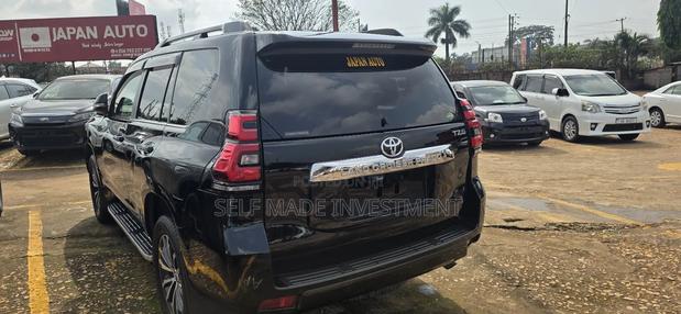 Toyota Land Cruiser Prado 2022 Black