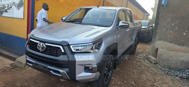 New Toyota Hilux 2025 Silver