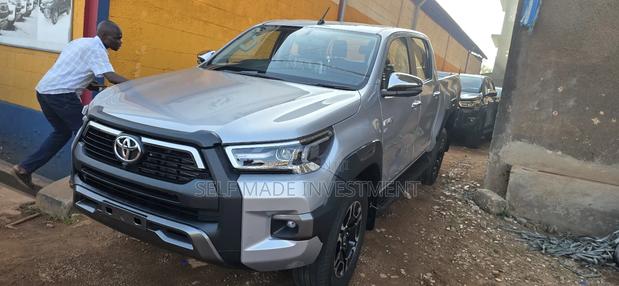 New Toyota Hilux 2025 Silver