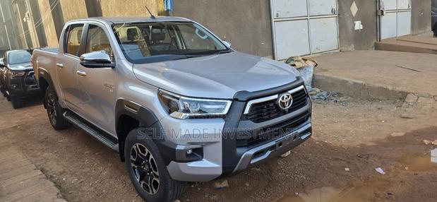 New Toyota Hilux 2025 Silver
