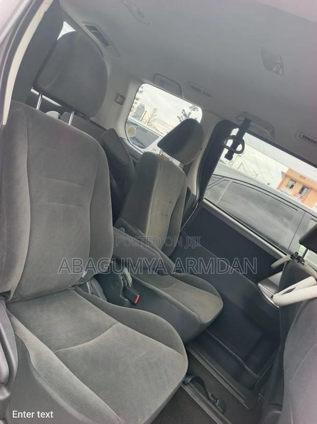 Toyota Noah 2.0 158hp AWD (8 Seater) 2011 Silver