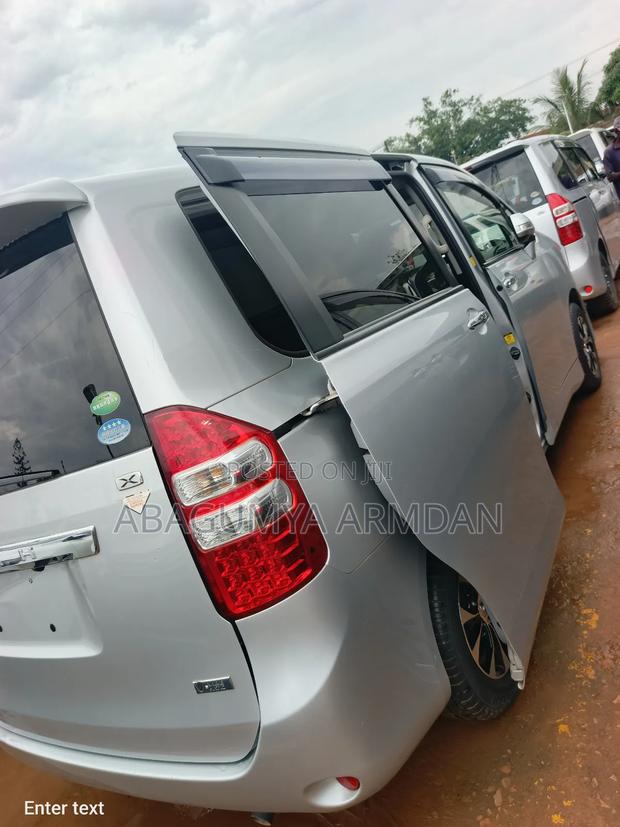 Toyota Noah 2.0 158hp AWD (8 Seater) 2011 Silver
