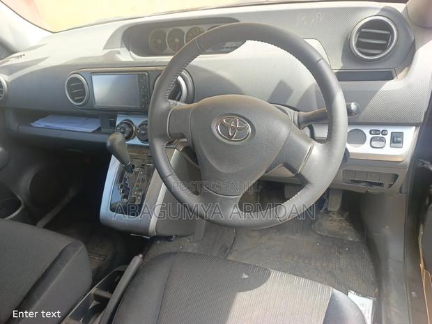 Toyota Corolla Rumion Hatchback 1.8 AWD 2010 Black