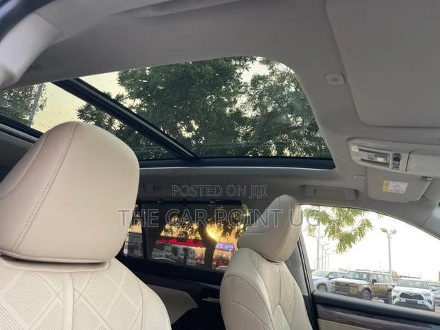 Toyota Kluger 2023 Silver