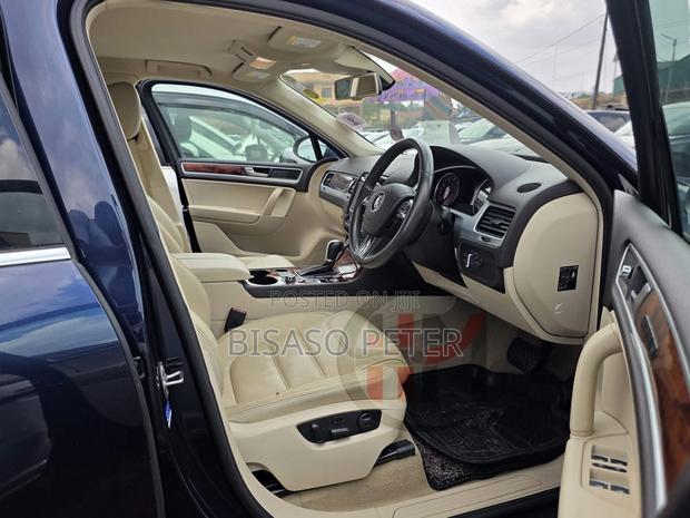 Volkswagen Touareg 2012 Blue