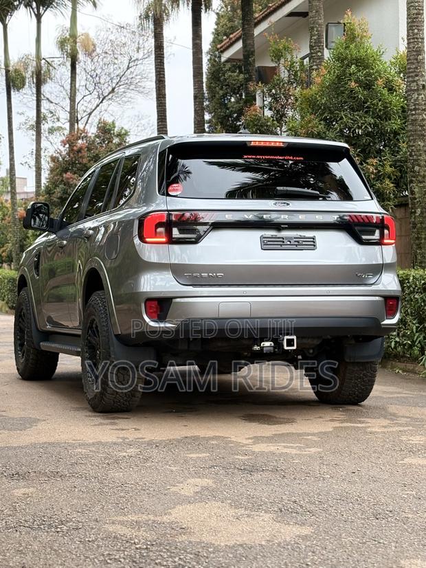 Ford Everest 2022 Silver