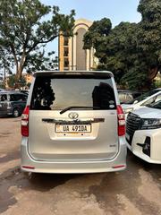 Toyota Noah 2.0 143hp AWD (8 Seater) 2010 Silver for sale