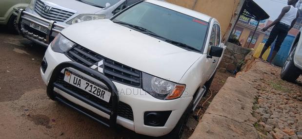 Mitsubishi L200 Double Cab 2.5 136hp 4WD 2009 White