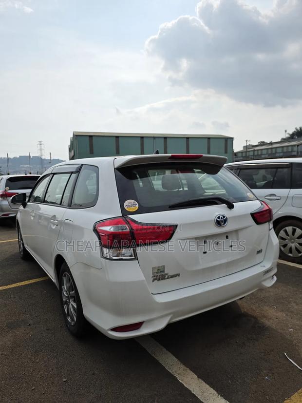 Toyota Corolla Fielder 1.5 Hybrid FWD 2017 White