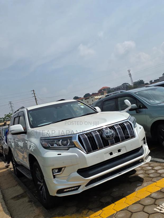 Toyota Land Cruiser Prado 2.8 2018 White