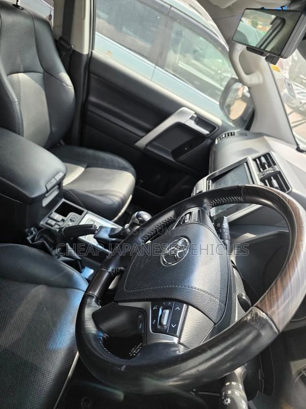 Toyota Land Cruiser Prado 2.8 2018 White