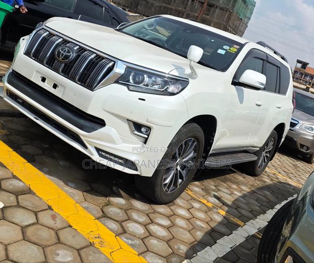 Toyota Land Cruiser Prado 2.8 2018 White