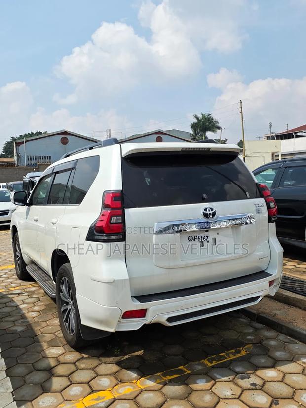 Toyota Land Cruiser Prado 2.8 2018 White
