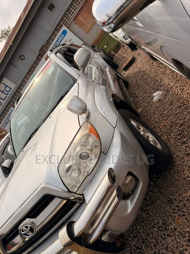 Toyota Hilux Surf 2009 Silver