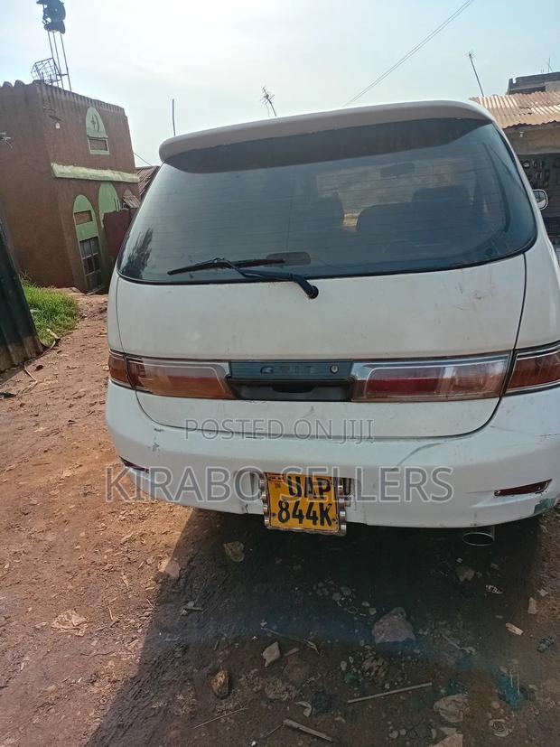 Toyota Gaia 2009 White
