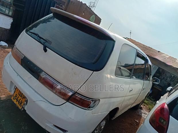 Toyota Gaia 2009 White