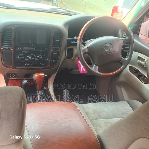 Toyota Land Cruiser 2001 White