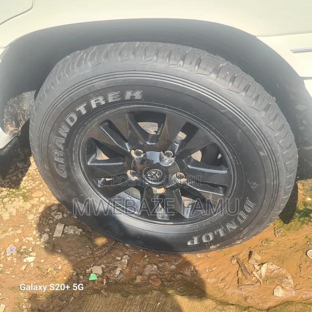 Toyota Land Cruiser 2001 White