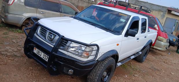 Nissan Hardbody 2009 White