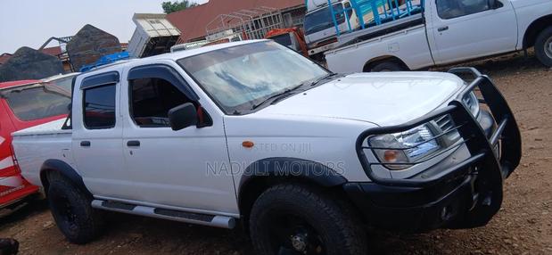 Nissan Hardbody 2009 White