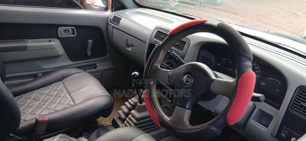 Nissan Hardbody 2009 White