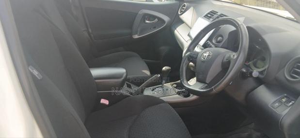 Toyota Vanguard 2010 White