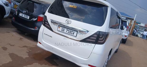 Toyota Alphard 2.4 Petrol FWD 2012 White