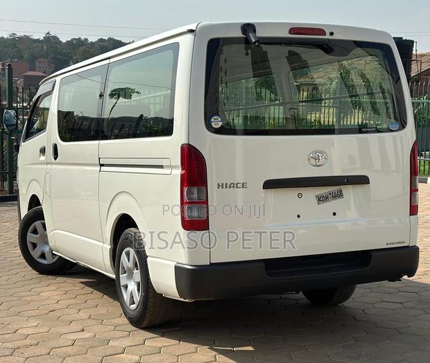 Toyota HiAce 2014 White