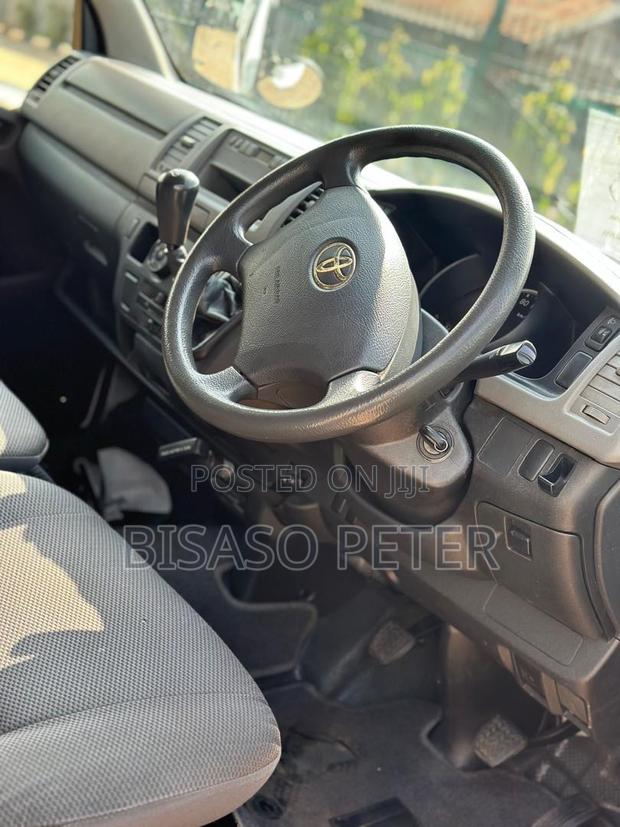 Toyota HiAce 2014 White