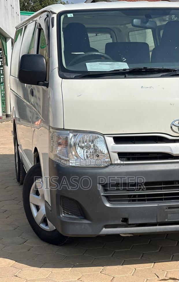 Toyota HiAce 2014 White