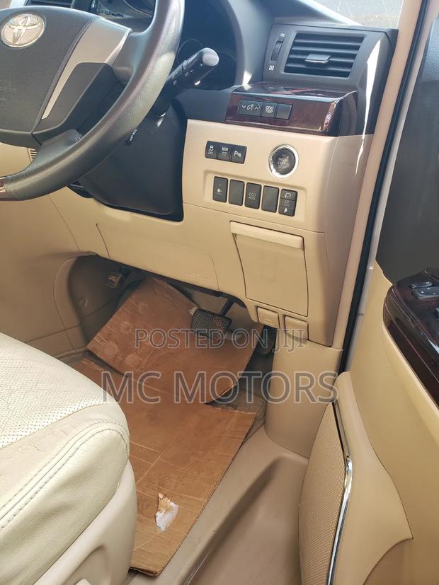 Toyota Vellfire 2014 White