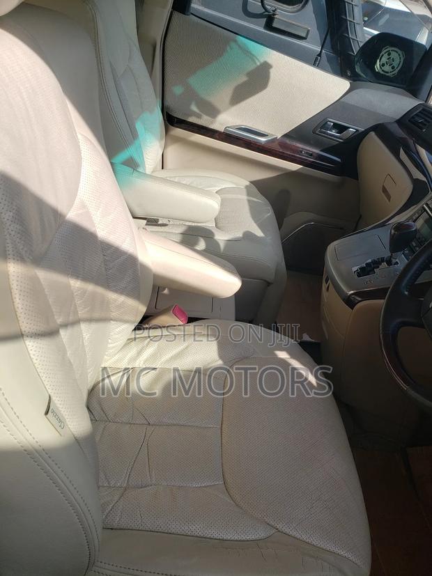Toyota Vellfire 2014 White