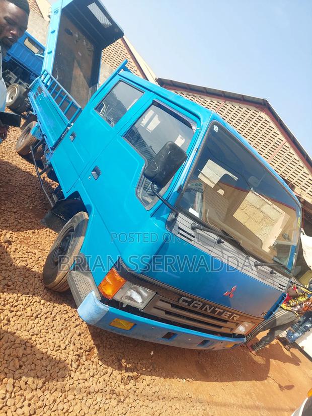 Mitsubishi Canter 1990 Blue