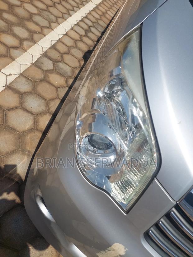 Toyota Noah 2.0 143hp FWD (8 Seater) 2012 Silver