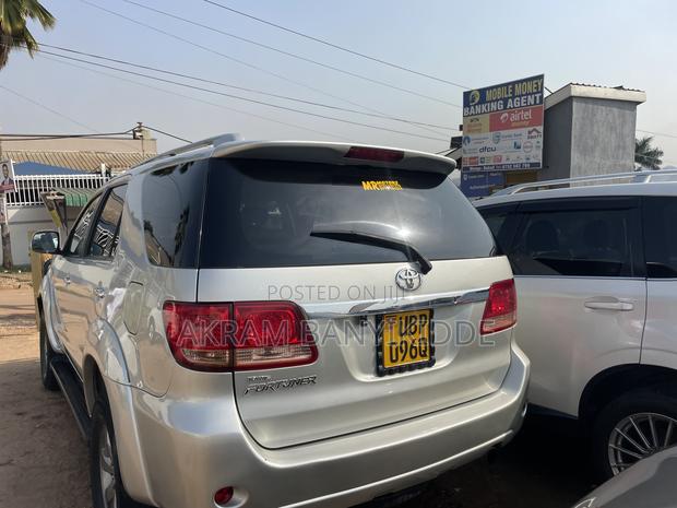 Toyota Fortuner 2013 Gold